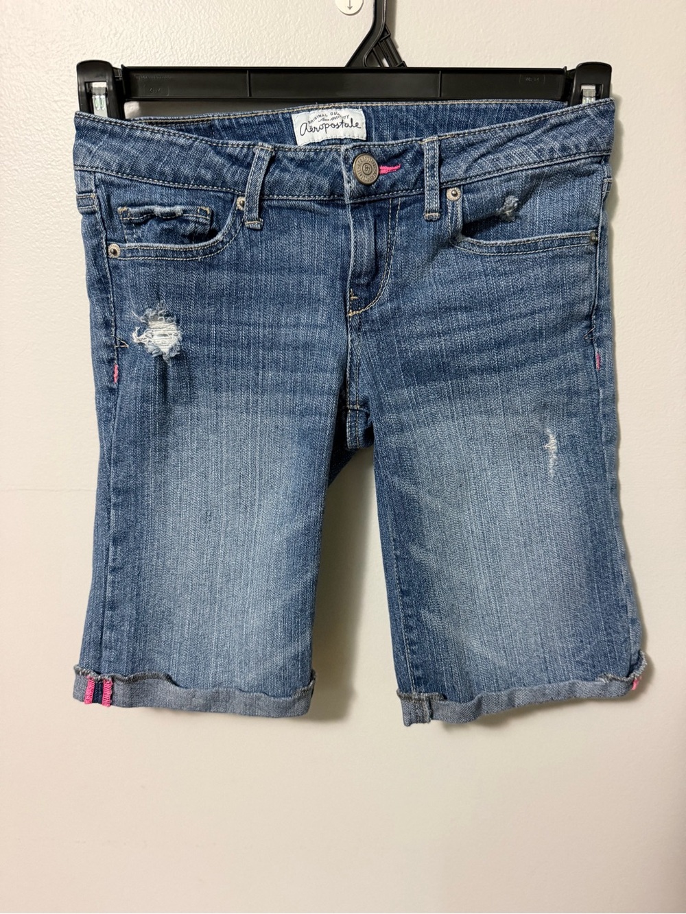 Aeropostale Women’s Denim Bermuda Shorts Size 1/2 Medium Wash Distressed Stretch